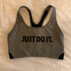 Size M sports bra